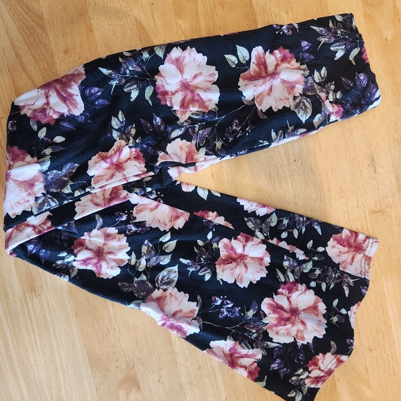No Boundaries Pants - No Boundaries Black Scarf with Pink Rose Motif